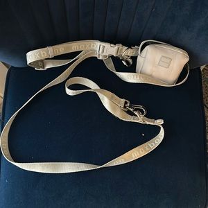 Max one Go! With Ease Hands Free Leash and Pouch in Silver